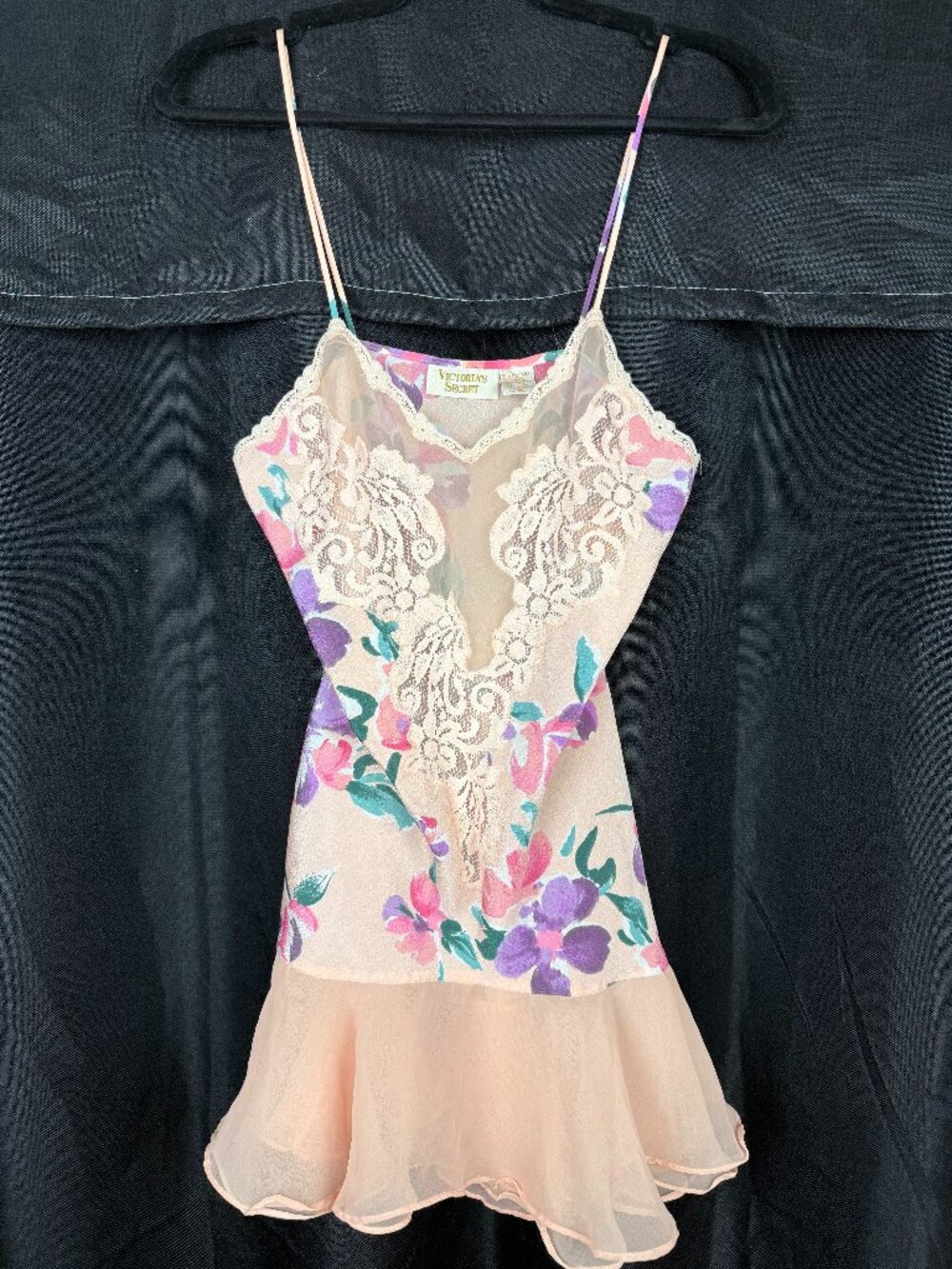 Vintage 90's Victoria's Secret Gold Label Slip Dress ( see pictures for size)